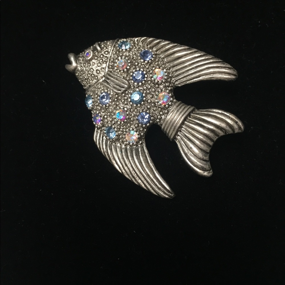 Beautiful Rhinestone Fish Brooch - Picture 5 of 8